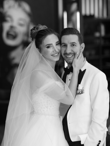 ASİL DÜĞÜN, GÖZ ALDI