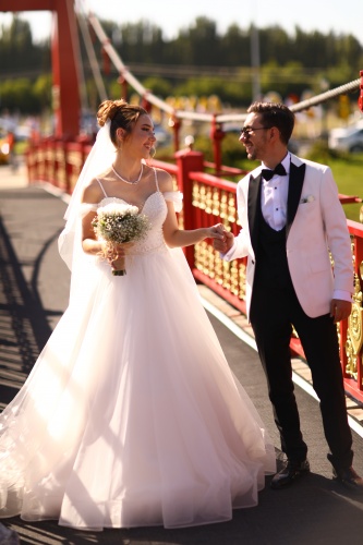 ASİL DÜĞÜN, GÖZ ALDI