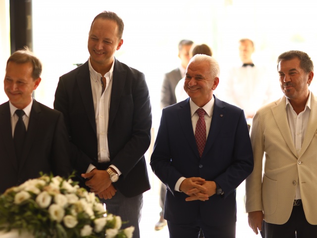 ASİL DÜĞÜN, GÖZ ALDI