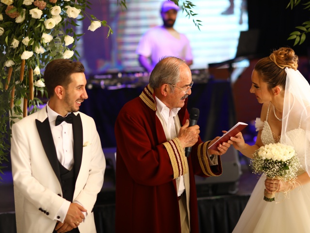 ASİL DÜĞÜN, GÖZ ALDI