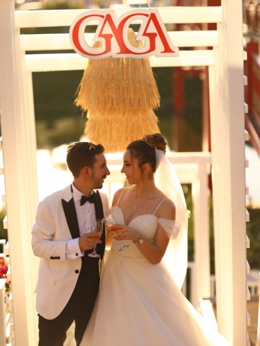 ASİL DÜĞÜN, GÖZ ALDI