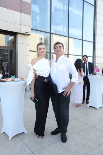 MASAL KAHRAMANLARINI BİLE KISKANDIRAN ÇİFT