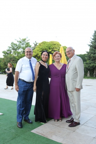 MASAL KAHRAMANLARINI BİLE KISKANDIRAN ÇİFT