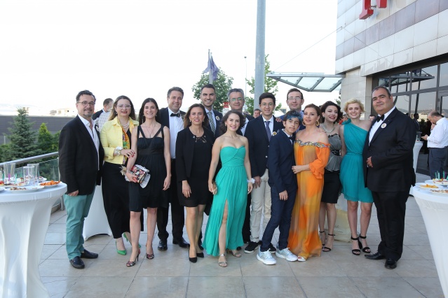 MASAL KAHRAMANLARINI BİLE KISKANDIRAN ÇİFT