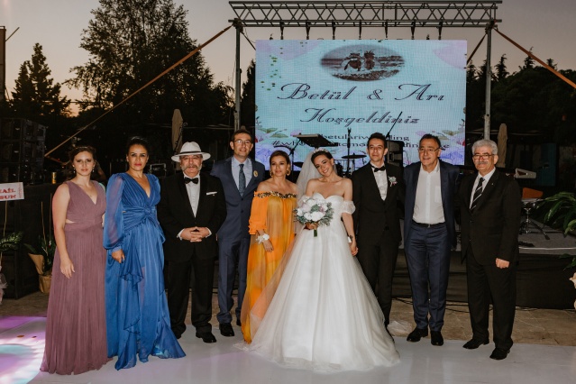 MASAL KAHRAMANLARINI BİLE KISKANDIRAN ÇİFT