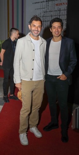 ‘SEZEN AKSU DİJİTAL’ SANAT SERGİSİ ÜNLÜ İSİMLERİ AĞIRLADI