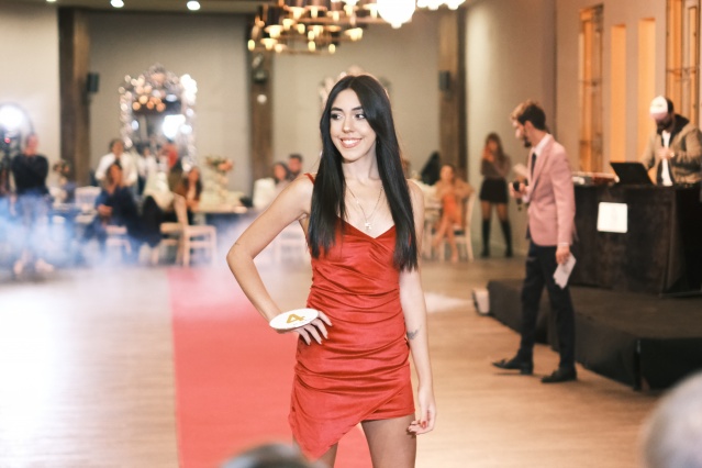 GÜZELLİK TACINI KİM TAKACAK?