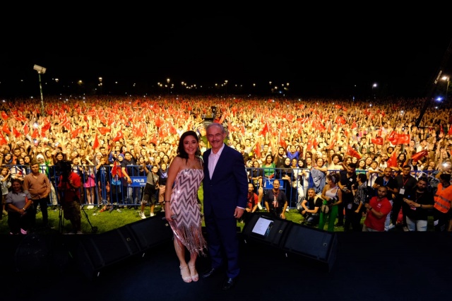 MELEK MOSSO,ESKİŞEHİR'DE YIKTI GEÇTİ