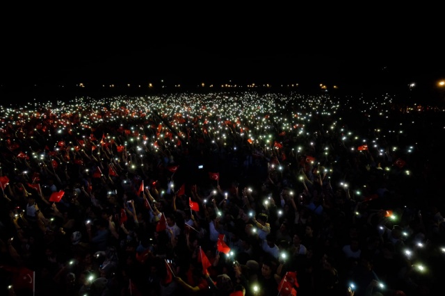 MELEK MOSSO,ESKİŞEHİR'DE YIKTI GEÇTİ