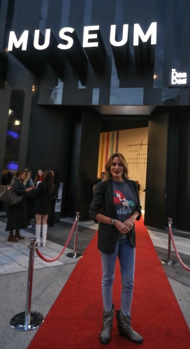 ‘SEZEN AKSU DİJİTAL’ SANAT SERGİSİ ÜNLÜ İSİMLERİ AĞIRLADI