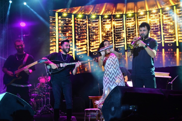 MELEK MOSSO,ESKİŞEHİR'DE YIKTI GEÇTİ