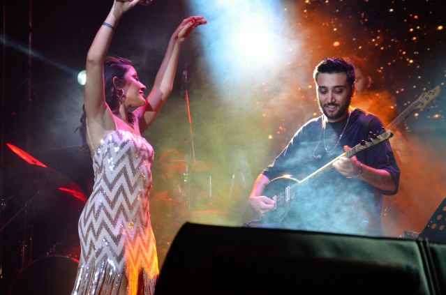 MELEK MOSSO,ESKİŞEHİR'DE YIKTI GEÇTİ