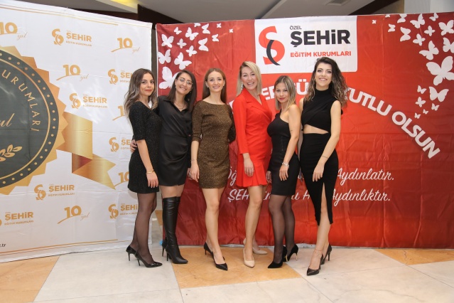 ÖĞRETMENLER, KUTLAMA YEMEĞİNDE BULUŞTU