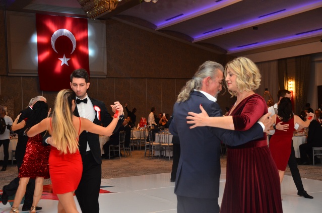 TANGO GÖSTERİLİ CUMHURİYET BALOSU