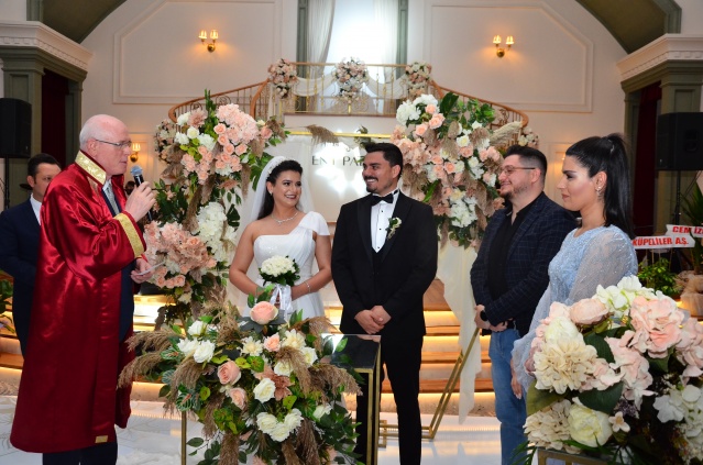 UNUTULMAZ GECE,  UNUTULMAZ AN