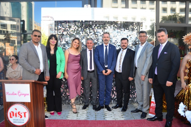 GÜZELLİK MERKEZİNDE MUHTEŞEM AÇILIŞ