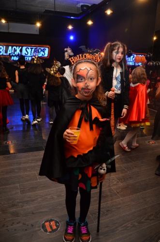 ÇOCUKLAR HALLOWEEN'DA PARTİLEDİ