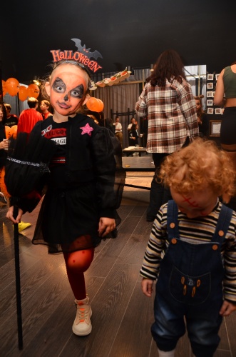 ÇOCUKLAR HALLOWEEN'DA PARTİLEDİ