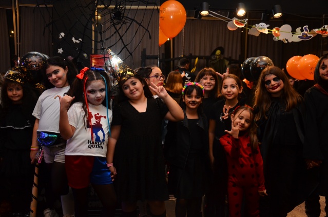 ÇOCUKLAR HALLOWEEN'DA PARTİLEDİ