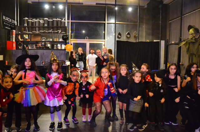 ÇOCUKLAR HALLOWEEN'DA PARTİLEDİ