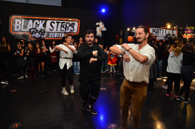 ÇOCUKLAR HALLOWEEN'DA PARTİLEDİ