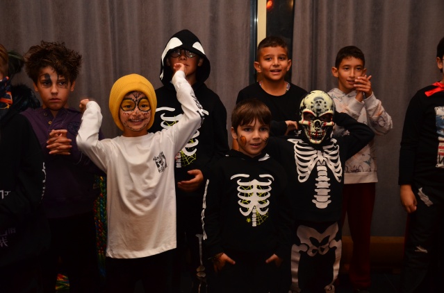 ÇOCUKLAR HALLOWEEN'DA PARTİLEDİ