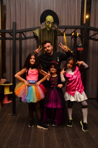 ÇOCUKLAR HALLOWEEN'DA PARTİLEDİ