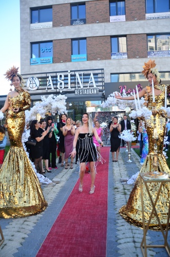 GÜZELLİK MERKEZİNDE MUHTEŞEM AÇILIŞ