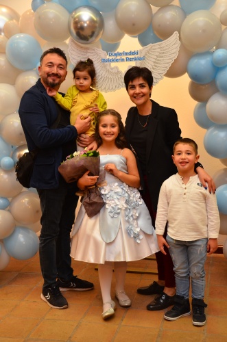 'DÜŞLERİMDEKİ MELEKLERİN RENKLERİ'