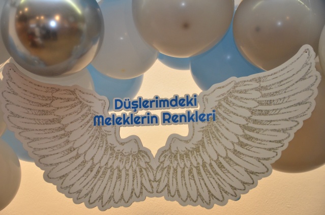 'DÜŞLERİMDEKİ MELEKLERİN RENKLERİ'