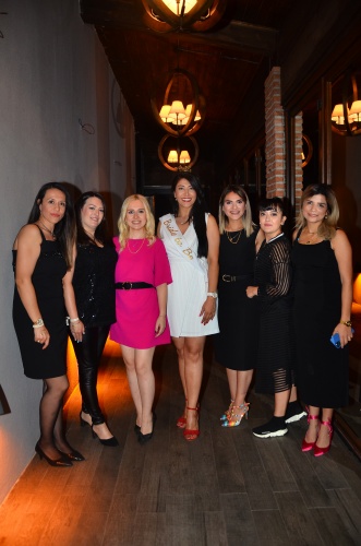 KADIN KADINA EĞLENCE DOLU GECE