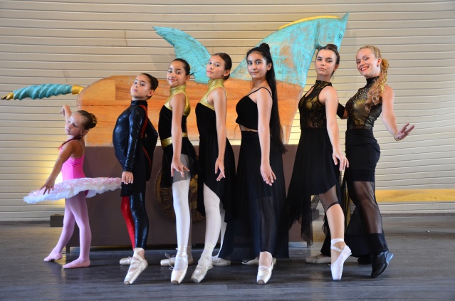 GENÇ BALERİNLERDEN, PARMAK ISIRTAN BALE GÖSTERİSİ