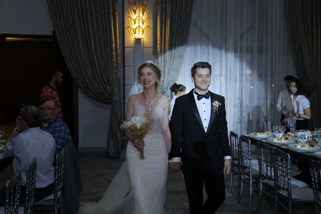 TOMRİS ÇİFTİNİN AŞK DÜĞÜNÜ