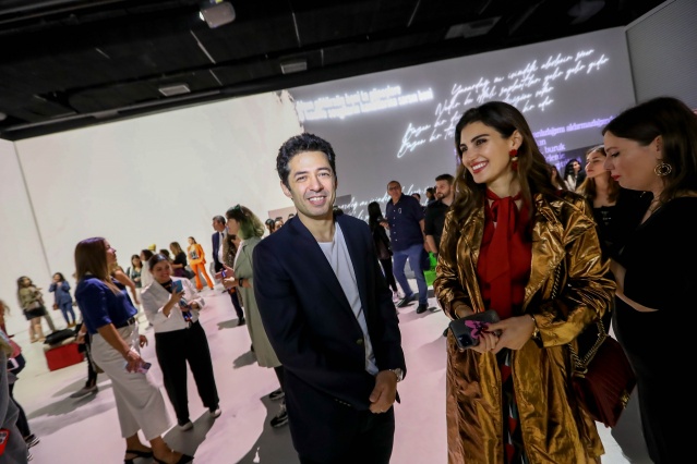 ‘SEZEN AKSU DİJİTAL’ SANAT SERGİSİ ÜNLÜ İSİMLERİ AĞIRLADI