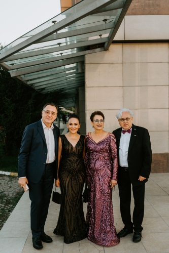 MASAL KAHRAMANLARINI BİLE KISKANDIRAN ÇİFT