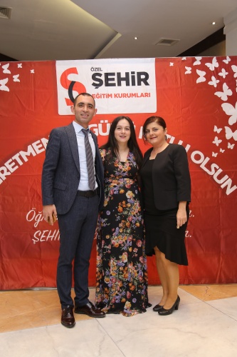 ÖĞRETMENLER, KUTLAMA YEMEĞİNDE BULUŞTU