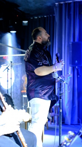 SAHNESİ İLE TOZU DUMANA KATIYOR.