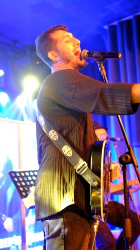 SAHNESİ İLE TOZU DUMANA KATIYOR.