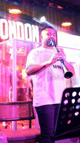 SAHNESİ İLE TOZU DUMANA KATIYOR.