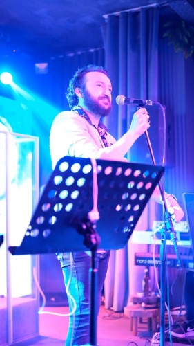 SAHNESİ İLE TOZU DUMANA KATIYOR.