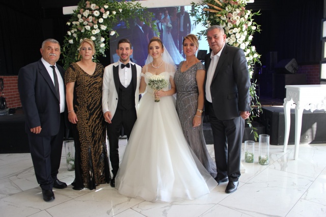 ASİL DÜĞÜN, GÖZ ALDI