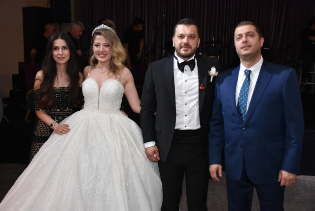 DÜĞÜNDE MUHTEŞEM EĞLENCE