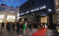 ‘SEZEN AKSU DİJİTAL’ SANAT SERGİSİ ÜNLÜ İSİMLERİ AĞIRLADI