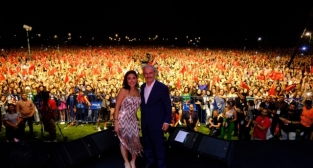 MELEK MOSSO,ESKİŞEHİR'DE YIKTI GEÇTİ