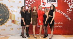 ÖĞRETMENLER, KUTLAMA YEMEĞİNDE BULUŞTU