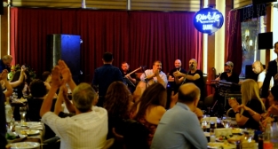 TÜRKÜSEVERLERE MÜZİK ZİYAFETİ