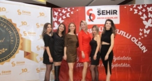 ÖĞRETMENLER, KUTLAMA YEMEĞİNDE BULUŞTU