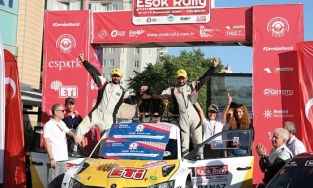 ODUNPAZARI ESOK RALLİSİ'NDE HEYECAN SONA ERDİ