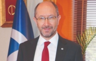 Anadolu Üniversitesi Rektörü  Prof.Dr. Fuat Erdal