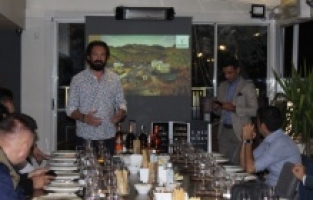 Güzel bir yemekte bir araya geldiler